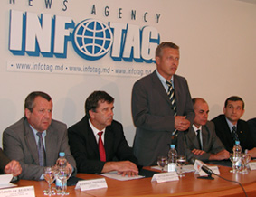 23.09.2003 ORGANIZATORII EXPOZIŢIEI AUTOMARKET’2003 PREGĂTESC PENTRU VIZITATORI UN SPECTACOL DE NEUITAT (CONFERINŢĂ DE PRESĂ LA „INFOTAG”)