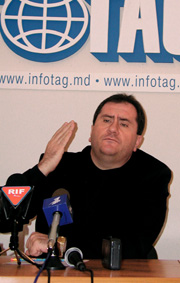 29.01.2004 NICOLAE ANDRONIC A DEMISIONAT DIN POSTUL DE PREŞEDINTE AL FEDERAŢIEI DE TIR DIN REPUBLICA MOLDOVA (CONFERINŢĂ DE PRESĂ LA „INFOTAG”)