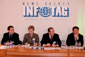 12.03.2004 ASOCIAŢIA OBŞTEASCĂ "PRORURALINVEST" A LANSAT CAMPANIA DE INFORMARE CU PRIVIRE LA ORGANISMELE MODIFICATE GENETIC (CONFERINŢĂ DE PRESĂ LA „INFOTAG”)