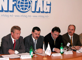 30.03.2004 PROIECTUL COMINFO’2004 ARE MENIREA DE A CONTRIBUI LA EDIFICAREA SOCIETĂŢII INFORMAŢIONALE ÎN MOLDOVA (CONFERINŢĂ DE PRESĂ LA „INFOTAG”)