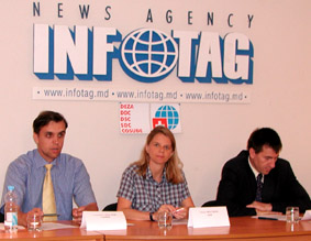 24.06.2004 DIRECŢIA ELVEŢIANĂ PENTRU DEZVOLTARE ŞI COOPERARE (DDC) A LANSAT A PATRA FAZĂ A PROGRAMULUI DE GRANTURI MICI PENTRU ONG-URI (CONFERINŢĂ DE PRESĂ LA „INFOTAG”)