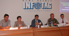 24.08.2004 CONFERINŢĂ DE PRESĂ LA AGENŢIA INFOTAG: REPUBLICA MOLDOVA AR PUTEA PRODUCE ANUAL PESTE 10 MII DE TONE DE MIERE