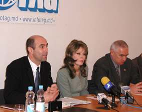 21.10.2004 ORGANIZAŢIA OBŞTEASCĂ PENTRU PROTECŢIA CONSUMATORULUI VA INIŢIA UN REFERENDUM PENTRU DEMITEREA PRIMARULUI CHIŞINĂULUI (CONFERINŢĂ DE PRESĂ LA AGENŢIA INFOTAG)