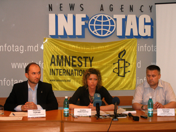 AMNESTY INTERNATIONAL PROPUNE INTRODUCEREA ÎN PROGRAMA ŞCOLARĂ A UNUI CURS DESPRE DREPTURILE OMULUI