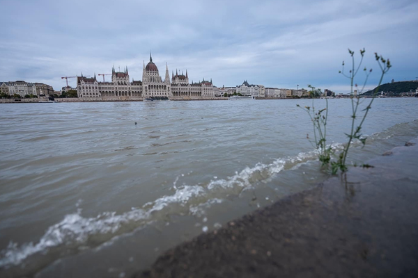 MINISTERUL DE EXTERNE A ÎNDEMNAT CETĂȚENII SĂ SE ABȚINĂ DE LA CĂLĂTORIA ÎN UNGARIA DIN CAUZA CONDIȚIILOR METEO NEFAVORABILE