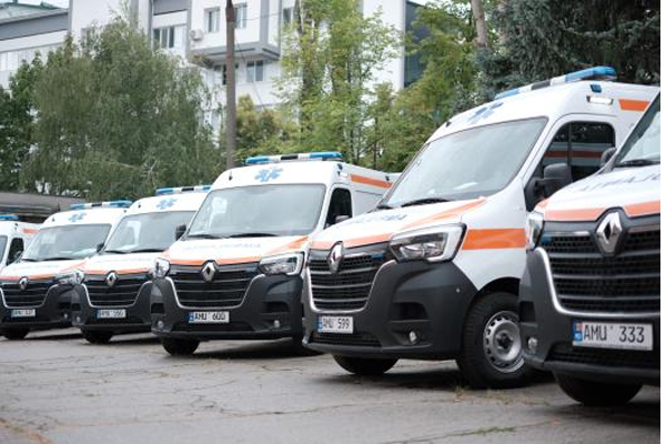 PRIM-MINISTRUL MOLDOVEAN PARTICIPĂ LA CEREMONIA DE ÎNMÂNARE A 41 DE AMBULANȚE CENTRELOR MEDICALE RURALE 