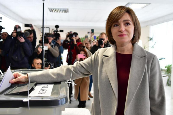 PRESIDENT MAIA SANDU CALLS FOR UNITY AMONG CITIZENS AT POLLING STATION 