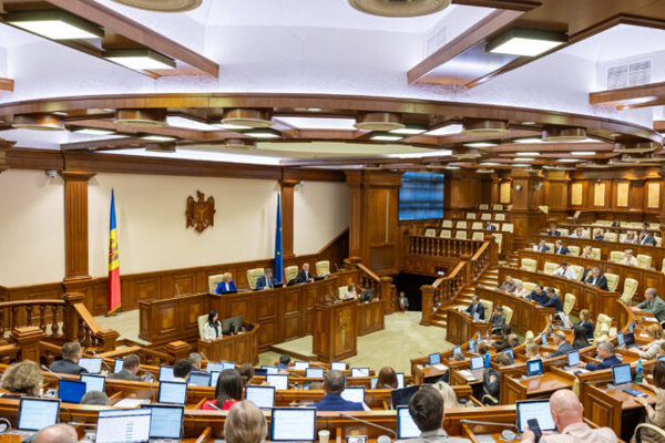 PARLIAMENT APPROVES CREATION OF EMERGENCY STOCKS OF OIL PRODUCTS IN MOLDOVA