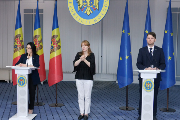 SALARIES OF STATE EMPLOYEES WILL BE INCREASED IN MOLDOVA AND RETIREMENT RULES FOR SECURITY FORCES WILL BE CHANGED
