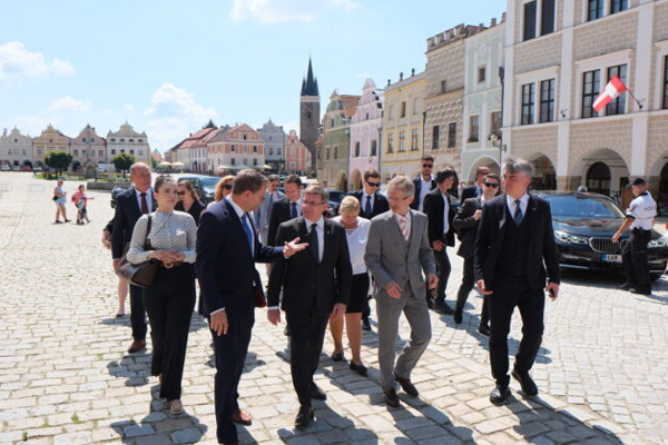 CHAIRMAN OF PARLIAMENT DISCUSSED LOCAL DEVELOPMENT AND OTHER ISSUES IN CZECH REPUBLIC