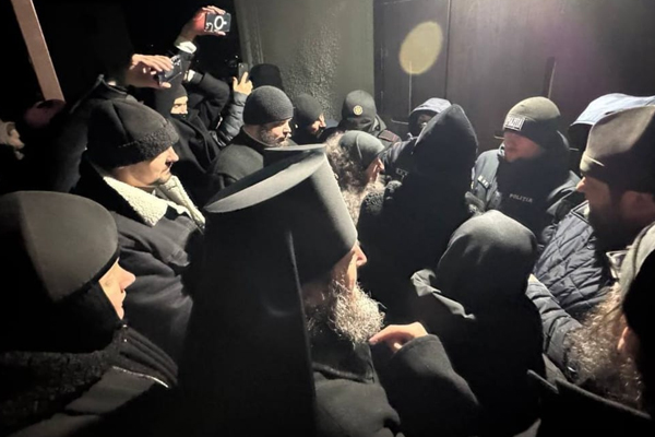 DURING GATHERINGS AT CHURCH OF VILLAGE OF DERENEU, POLICE DETAINED SIX PEOPLE