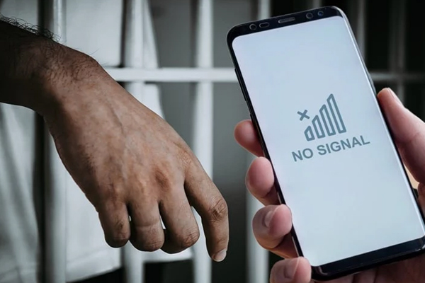 ACCESS TO USE OF MOBILE PHONES, ELECTRONIC DEVICES AND INTERNET ACCESS WILL BE BLOCKED FOR PRISONERS IN PRISONS