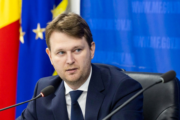 FINANCE MINISTER ADVOCATES REDUCTION OF PAYROLL TAXES