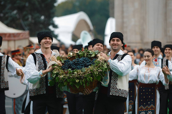 MORE THAN 150 THOUSAND GUESTS FROM MOLDOVA AND 30 COUNTRIES OF WORLD PARTICIPATED IN WINE DAY CELEBRATION