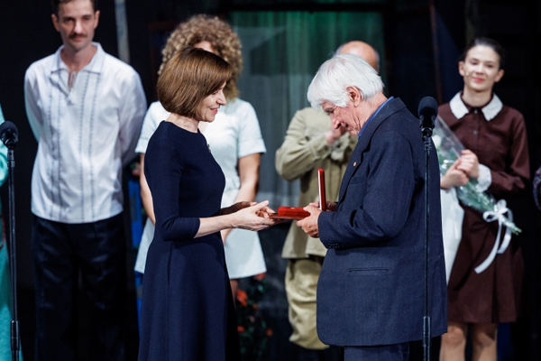 ​PRESIDENT MAIA SANDU AWARDS TWO ROMANIAN ACTORS WITH ORDER OF HONOR