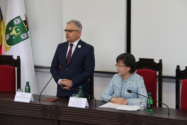 CHINESE AMBASSADOR DONG ZHIHUA HELD A SEMINAR ON CHINA'S FOREIGN POLICY FOR PROFESSORS AND STUDENTS AT THE UNIVERSITY OF MOLDOVA