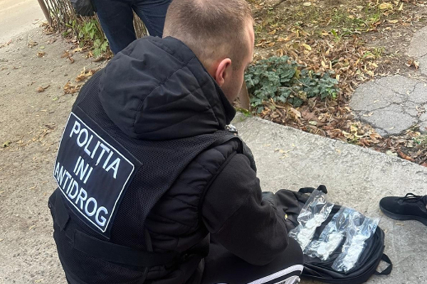 IN CHISINAU POLICE SUPPRESSED ACTIVITY OF TWO DRUG TRAFFICKERS WHO SEIZED 20 KILOGRAMS OF DRUGS