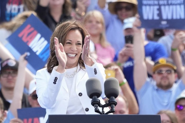 ​Democraţii au confirmat-o pe Kamala Harris drept candidata lor la preşedinţie