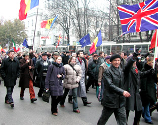 25.11.2003 PROTESTERS BURNING RUSSIAN FLAG AND PORTRAIT OF PUTIN