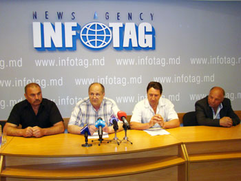 MOLDOVAN VOLUNTEERS DEMAND RELEASE OF STATI AND MATASARU    