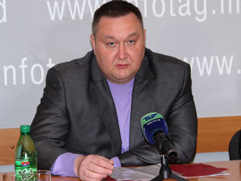 CHISINAU COUNSELOR PINTEA WAITS FOR PUBLIC APOLOGIES AND MORAL DAMAGES FROM COLLEAGUE OLEG CERNEI