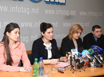 GROUP OF MOLDOVAN PARENTS OPPOSES MANDATORY VACCINATION OF CHILDREN 