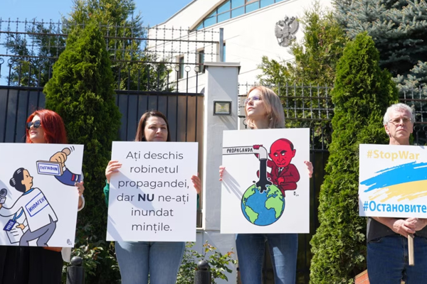 PUBLIC ACTIVISTS HELD A FLASH MOB IN FRONT OF THE RUSSIAN EMBASSY IN CHISINAU IN SUPPORT OF THE INDEPENDENT PRESS